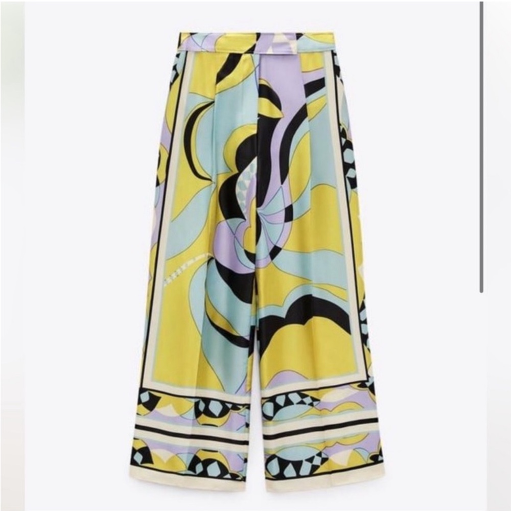 NWT Zara Printed Palazzo Trousers with a wide-leg design size M